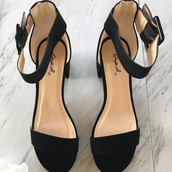 Black One Band Heeled Sandal - Picture 3 of 7